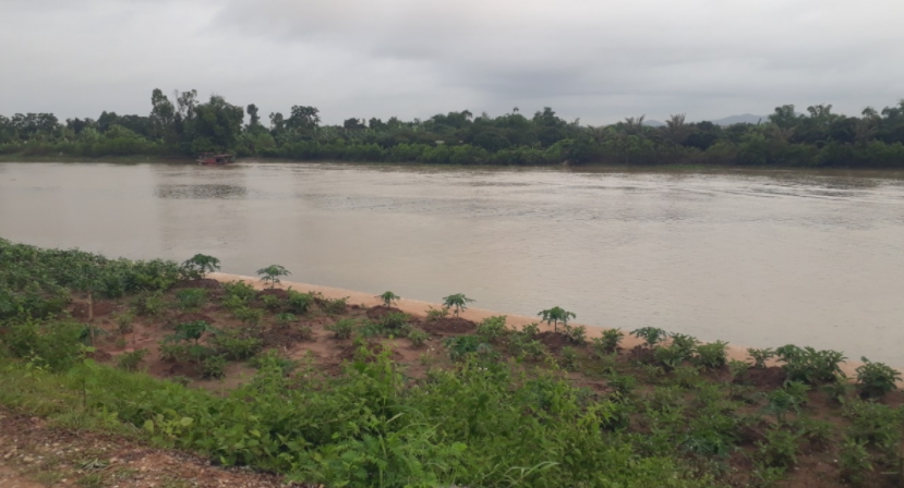  Đi tắm sông với bạn, nam sinh lớp 8 đuối nước thương tâm: Chiều tối 17/5, sau khi đi đá bóng về, em T.B.Đ., học sinh lớp 8 trường THCS Thanh Lang (huyện Thanh Hà, tỉnh Hải Dương) cùng 2 bạn nữa rủ nhau ra sông Rạng gần nhà tắm. Trong lúc 3 em đang tắm, do dòng nước chảy xiết, Đ. bị cuốn ra xa mất tích. Đến 21h40 tối cùng ngày, gia đình và lực lượng chức năng mới tìm thấy thi thể em T.B.Đ. 