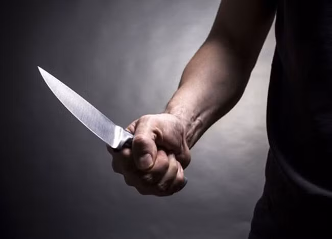 Tin nong ngay 18/5: Be 4 tuoi dang choi bat ngo bi chem thung nao