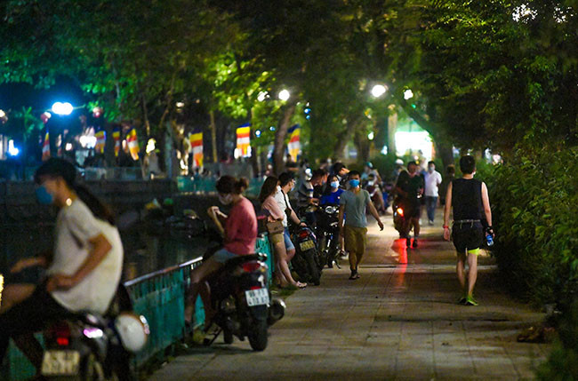 Với diễn biến phức tạp của dịch COVID-19, UBND TP Hà Nội đã ra chỉ thị 12, văn bản 1408 để thực hiện nghiêm quy định phòng, chống dịch.