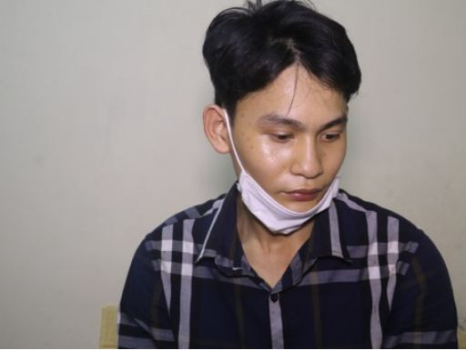  Giả danh công an xin ở trọ cùng phòng để lừa tiền: Thái Văn Lý (SN 1997, trú Hương Khê, Hà Tĩnh) tự xưng là cán bộ Công an và xin ở cùng phòng trọ với anh T. (ở TP Vinh, Nghệ An). Nhưng sau đó, anh T. đã bị Lý trộm mất xe máy nên nạn nhân đã trình báo Công an. Ngày 11/5, Lý bị Công an thành phố Vinh bắt tạm để điều tra. 