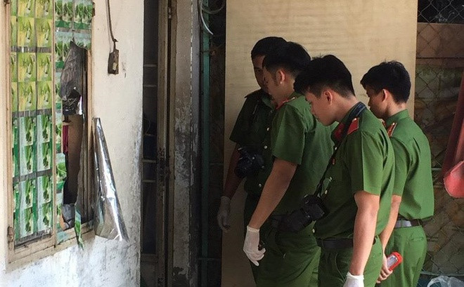  Cháu trộm gần 1,6 tỷ đồng của bà nội: Nguyễn Thanh Tiến (25 tuổi, ngụ quận 8, TP HCM) lợi dụng lúc cả nhà đang tổ chức đám giỗ, Tiến lẻn vào phòng bà nội lấy lấy 1,58 tỷ đồng rồi bỏ trốn mang đi trả nợ. Ngày 15/5, VKSND TP.HCM đã hoàn tất cáo trạng truy tố Tiến về tội Trộm cắp tài sản với khung hình phạt 12-20 năm tù. 