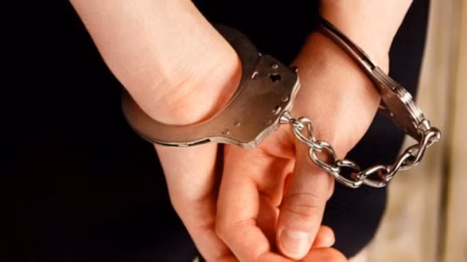  Bắt giam nhân viên Agribank chiếm đoạt hơn 1 tỷ đồng: Ngày 15/5, Công an tỉnh Bắc Kạn đã khởi tố Dương Thị Lan (SN 1964 - nhân viên Ngân hàng Nông nghiệp và Phát triển nông thôn chi nhánh huyện Ba Bể) về tội tham ô tài sản. Lan đã chiếm đoạt được số tiền 197 triệu đồng, đồng thời tự ý thực hiện 28 giao dịch rút tiền gửi tiết kiệm của khách hàng chiếm đoạt số tiền trên 800 triệu đồng. 