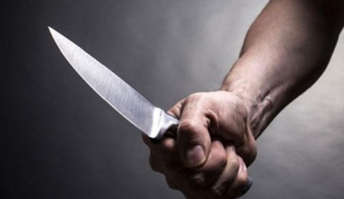  Mâu thuẫn trong cuộc nhậu, người phụ nữ bị đâm trúng tim: Khi Tý đến gọi vợ đang nhậu về thì xảy ra mâu thuẫn thì xảy ra mâu thuẫn với anh N.T.Th (34 tuổi, ngụ quận 11; quận 11, TP HCM). Sau đó, Tý quay về nhà trọ lấy một con dao tìm đến nhóm nhậu rồi đâm trúng tim vợ của Th. may mắn không ảnh hưởng tính mạng. Ngày 15/5, Công an quận Bình Tân đang điều tra truy xét vụ việc. 