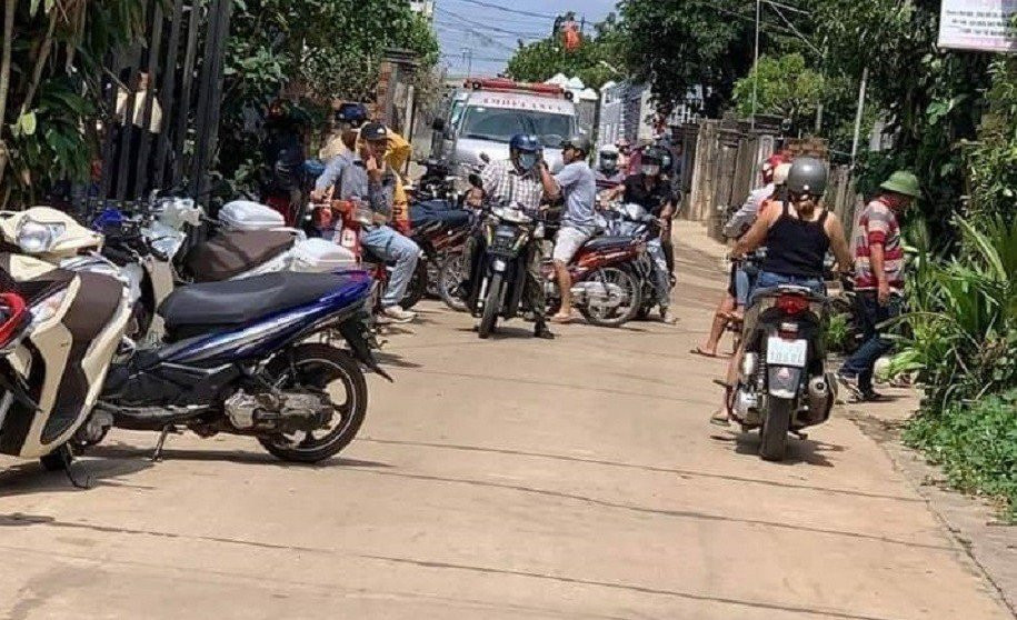  Đâm chết một phụ nữ vì nghi lây nhiễm HIV cho mình: Lê Ngọc Phượng (58 tuổi, trú huyện Ea Kar, tỉnh Đắk Lắk) lo lắng vì nghi bị nhiễm HIV sau khi quan hệ tình dục, Phượng hẹn người phụ nữ ra quán cà phê nói chuyện rồi đâm chết nạn nhân. Ngày 17/5, VKSND Đắk Lắk đã phê chuẩn quyết định khởi tố bị can đối với Phượng. 