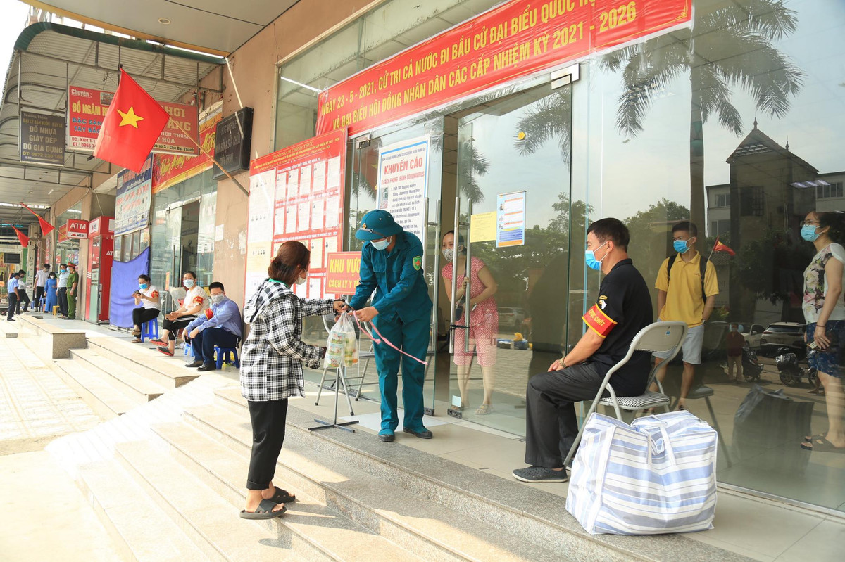 Ngay sau khi có kết quả xét nghiệm, CDC đã phối hợp với TTYT huyện Thanh Trì để thông báo cho các đơn vị liên quan và tiến hành điều tra thông tin dịch tễ ca bệnh.