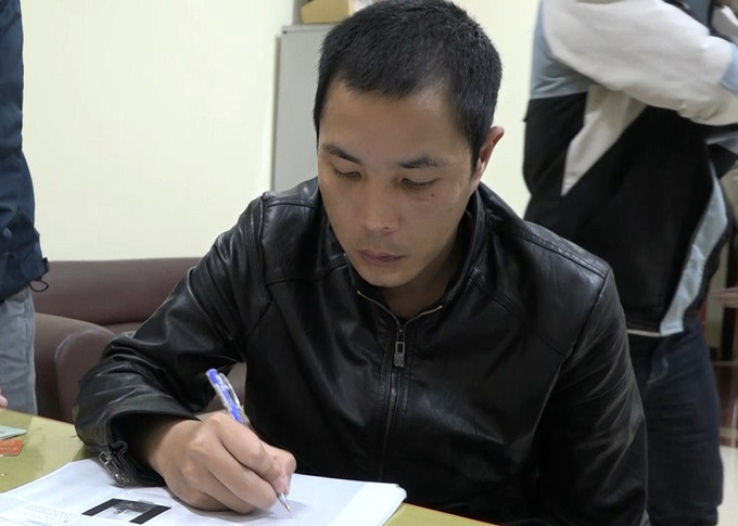  Hơn 1.000 người bị lừa ủng hộ từ thiện: Đào Bá Lộc (27 tuổi), Đặng Viết Phương, 30 tuổi cùng quê Bình Thuận) cùng Huỳnh Ngọc Phúc (25 tuổi, ở Lâm Đồng) đã tạo Fanpage Chia sẻ vì người nghèo để dụ các nhà hảo tâm ủng hộ tiền để chiếm đoạt hơn 600 triệu đồng. Công an xác định có hơn 1.000 nhà hảo tâm đã chuyển vào hai số tài khoản của Phương và Phúc từ 50.000 đồng đến 5 triệu đồng. Ngày 2/1, Công an Lâm Đồng bắt giữ.