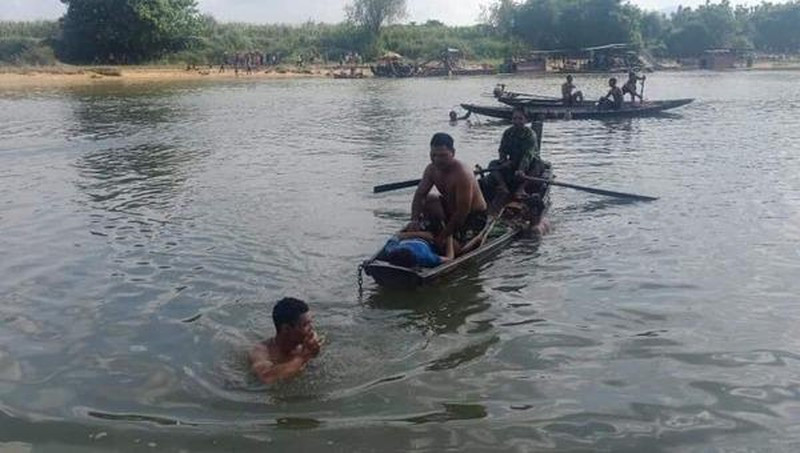  Đi tắm sông, 2 nữ sinh lớp 7 đuối nước: Ngày 12/5, 7 học sinh trường THCS Trần Quốc Toản (xã Ea Rbin, (huyện Lắk, tỉnh Đắk Lắk) đến bờ sông Krông Nô để tắm. Trong lúc chơi đùa bên mép sông, 2 em H.H Kmăn và H.N Mlô (học sinh lớp 7) không may trượt chân xuống hố nước sâu 5m và bị cuốn trôi. Ngày 13/5, UBND xã Ea Rbin cho biết, 2 nữ sinh đều có hoàn cảnh khó khăn, thuộc diện hộ nghèo tại địa phương. 