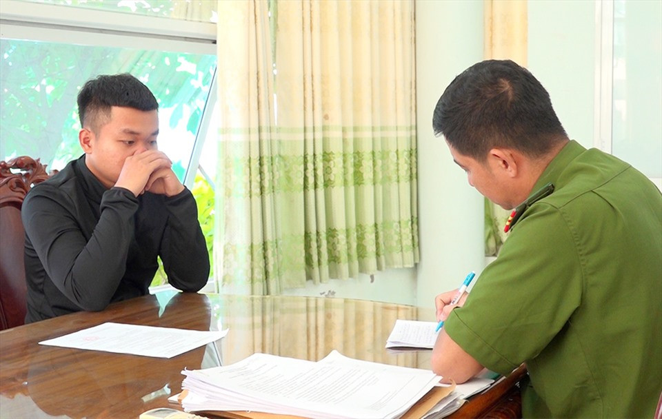  Bị chém thương tích vì can ngăn đánh nhau: Tối 02/01, tại huyện Châu Thành, tỉnh An Giang, N.H.G cùng cha, mẹ và anh N.T.D đang ngồi ăn trong quán thấy đánh nhau nên ra can ngăn thì bị nhóm của Phan Thành Đạt (2002, trú huyện Châu Thành) rượt đánh. Lúc này, Đạt kêu bạn đưa cây dao tự chế, rồi tự tay vung dao chém khiến 3 người bị thương rồi cùng nhau tẩu thoát.