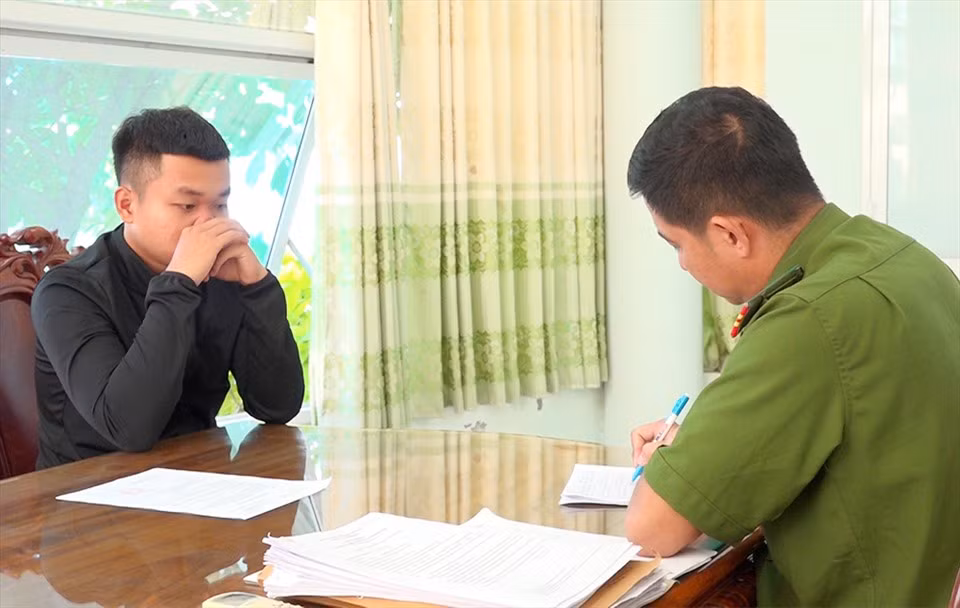  Bị chém thương tích vì can ngăn đánh nhau: Tối 02/01, tại huyện Châu Thành, tỉnh An Giang, N.H.G cùng cha, mẹ và anh N.T.D đang ngồi ăn trong quán thấy đánh nhau nên ra can ngăn thì bị nhóm của Phan Thành Đạt (2002, trú huyện Châu Thành) rượt đánh. Lúc này, Đạt kêu bạn đưa cây dao tự chế, rồi tự tay vung dao chém khiến 3 người bị thương rồi cùng nhau tẩu thoát.