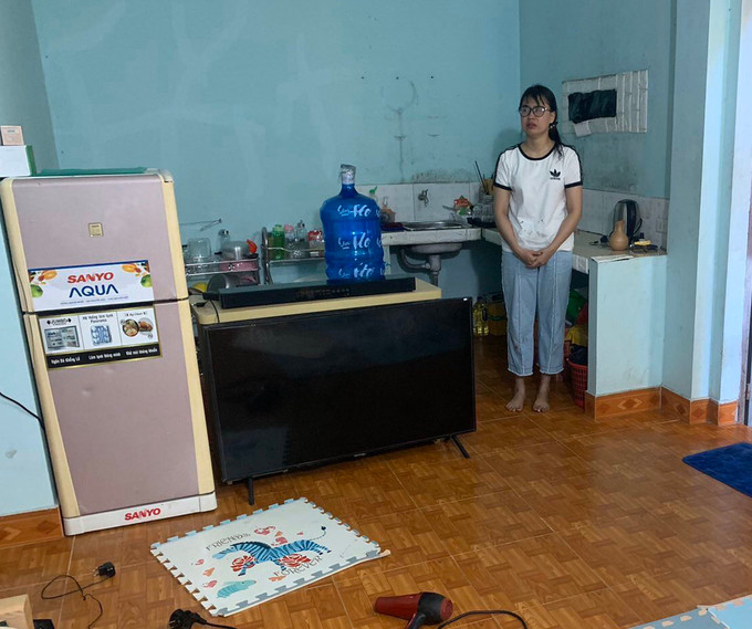  Can ngăn bạn cãi nhau với người yêu bị đâm chết: Ngày 23/8/2020 tại phòng trọ TP Hạ Long (Quảng Ninh) Trịnh Thị Thu Hà (27 tuổi trú thị xã Đông Triều) và anh P.G.B, 25 tuổi, trú TP Hạ Long (là người yêu) xảy ra mâu thuẫn cãi vã nhau. Lúc này, có anh V.V.D, 24 tuổi trú TP. Hạ Long là người quen của Hà và anh B. đứng ra can ngăn. Do bực tức, Hà cầm dao đâm anh D. khiến nạn nhân tử vong.