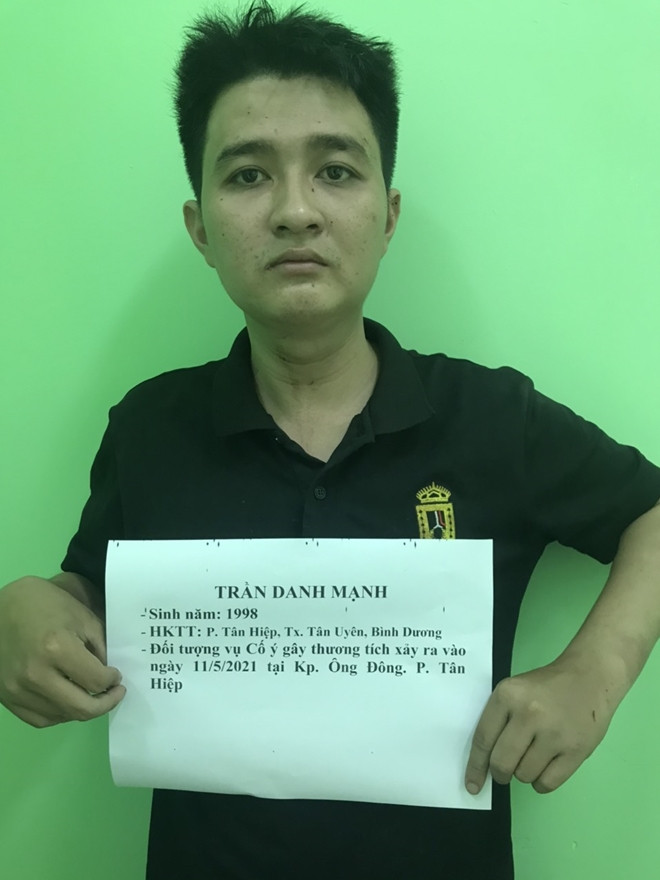  Bị la mắng, nghịch tử chém cha trọng thương: Đêm 11/5, khi Trần Danh Mạnh (SN 1998; ngụ thị xã Tân Uyên (Bình Dương) đi nhậu về thì bị cha la mắng dùng cây đánh vào người. Trong lúc bực tức, thiếu kiềm chế, Mạnh lấy dao dưới nhà bếp chém nhiều nhát vào người cha ruột trọng thương. Các bác sĩ cho hay nạn nhân bị chém tổng cộng 7 vết thương dài và sâu ở đầu, cổ, vai và tay chân.