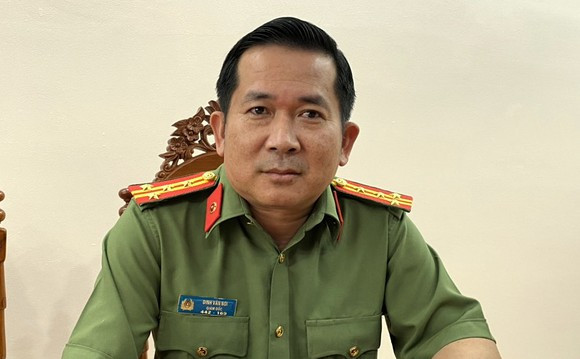 Đại tá Đinh Văn Nơi cho hay, thời gian qua các nhóm tội phạm không chỉ muốn dùng tiền để "điều" ông đi, mà thậm chí còn sử dụng các thủ đoạn nguy hiểm để đe dọa cá nhân ông, hòng khiến bản thân ông chùn bước.