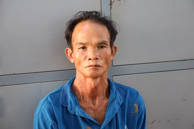  Người đàn ông dâm ô với cháu gái gần nhà: Trần Minh Chánh (SN 1968, ở Tây Ninh) sống gần nhà với gia đình nạn nhân. Lợi dụng việc cha ruột N.T.Q.N (SN 2011, cháu họ Chánh) thường xuyên đi làm vắng nhà, nạn nhân ở nhà một mình, không có người chăm sóc, trông coi nên Chánh đã nhiều lần xâm hại tình dục cháu N. Ngày 14/5, Chánh bị Công an Tây Ninh bắt khẩn cấp.