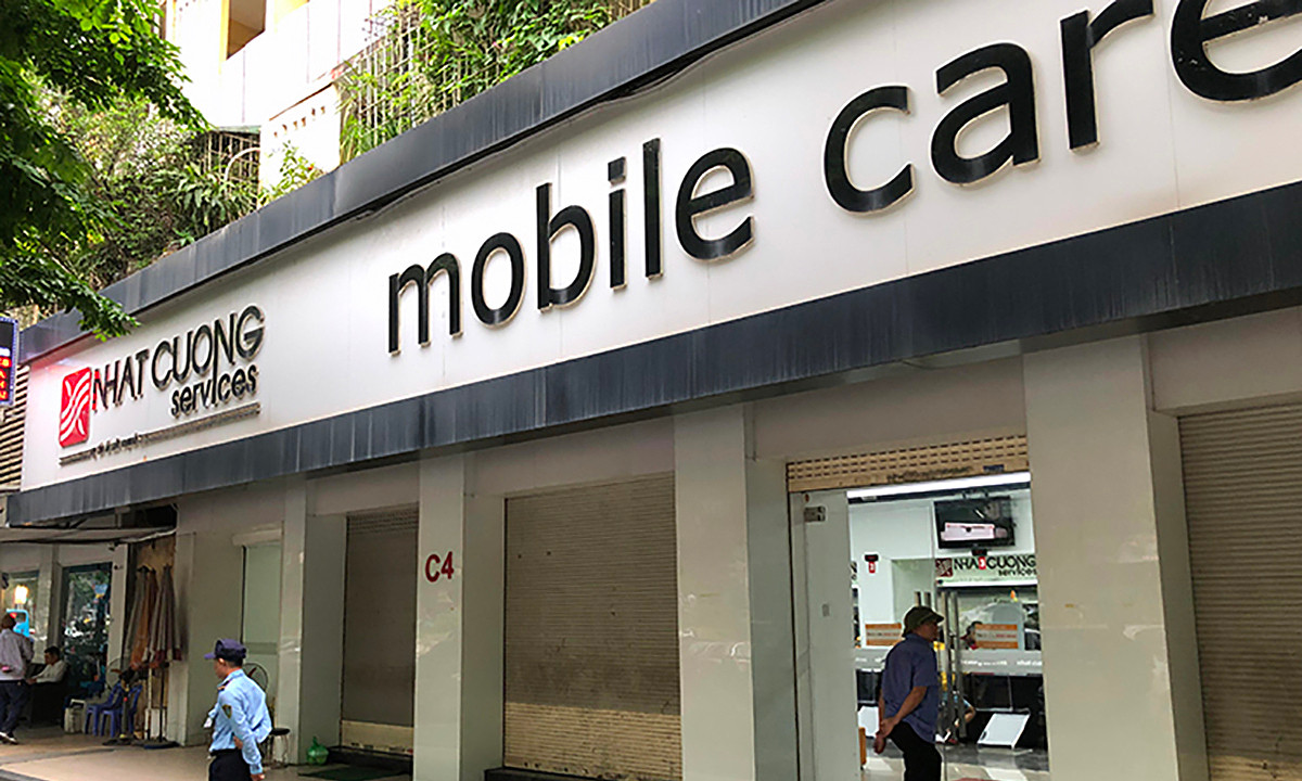 Quá trình điều tra, cảnh sát cũng phong tỏa một số tài khoản trị giá hơn 8 tỷ đồng; tạm giữ gần 2.000 sản phẩm điện thoại, đồng hồ Apple, máy tính.