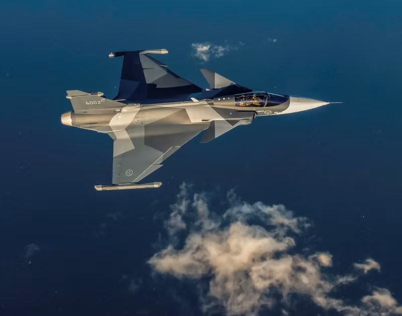 Chuyên gia quân sự Nga cho rằng căn cứ vào những vũ khí hiện tại, "sát thủ" sẽ phải đến gần Su-30 và Su-35 trong khoảng cách vài chục km, đây là điều khó xảy ra vì Su-30 và Su-35 có radar cực mạnh.