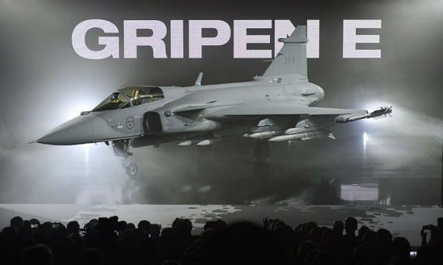Tiêm kích đa năng hạng nhẹ JAS-39E Gripen-E là phiên bản nâng cấp mới nhất của dòng chiến đấu cơ JAS-39 nổi tiếng do Tập đoàn công nghiệp quốc phòng Saab của Thụy Điển chế tạo.