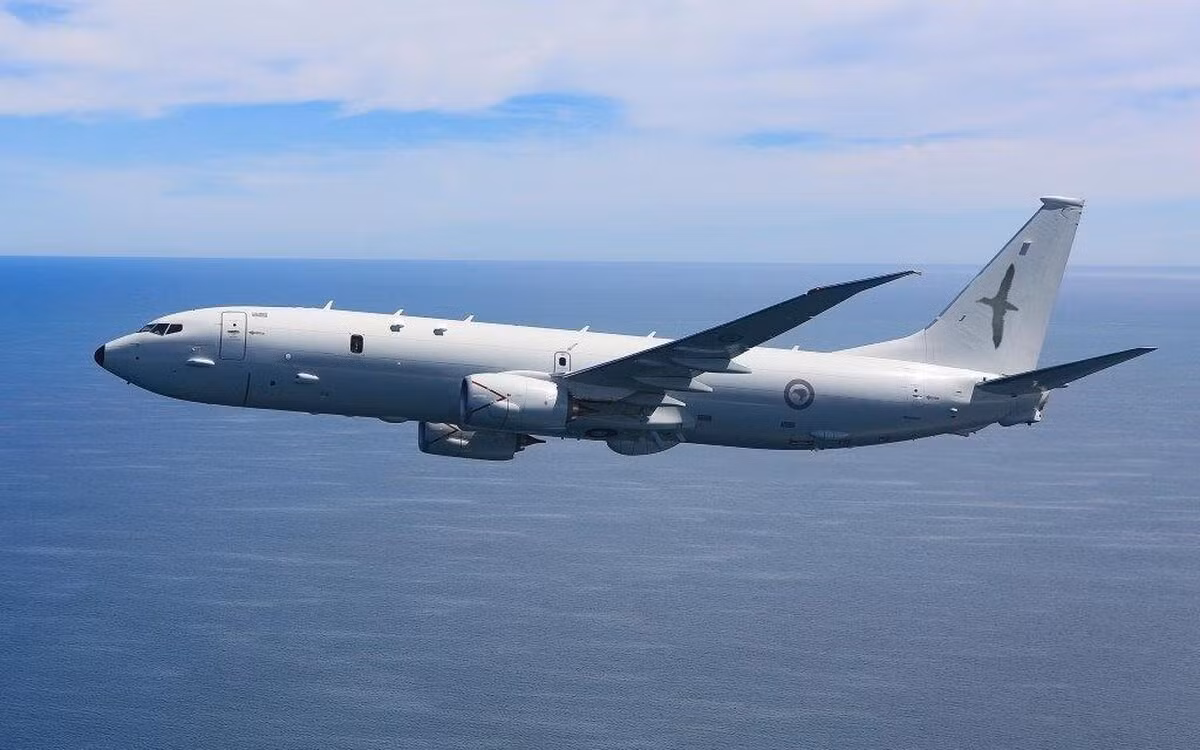 Boeing P-8A Poseidon là phiên bản máy bay tuần tra chống tàu ngầm được phát triển cho hải quân Mỹ dựa trên khung thân máy bay chở khách Boeing B-737-800.