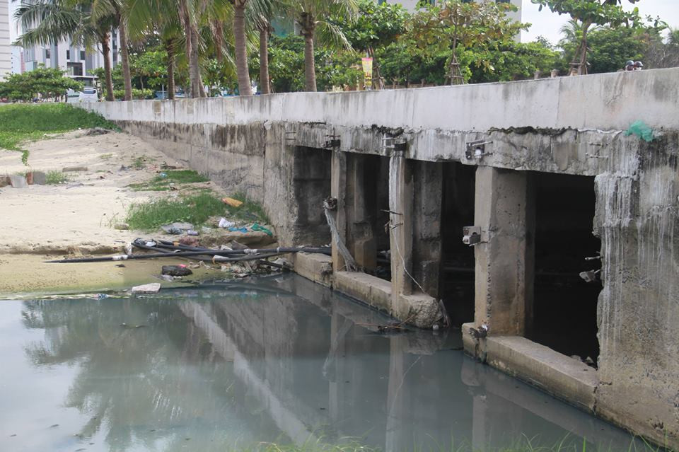 Nuoc thai chay o at ra bien Da Nang, co quan quan ly noi gi?