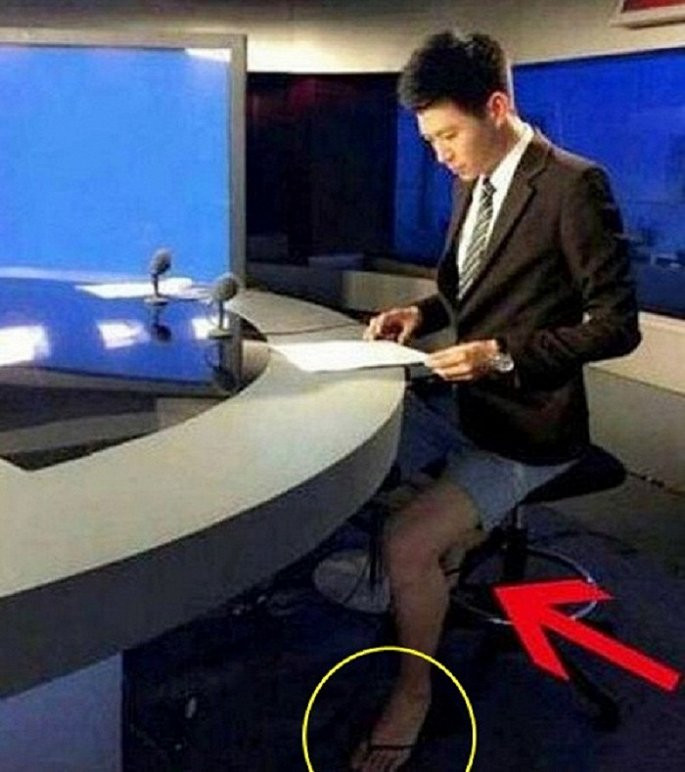 Chuyện gì đang xảy ra thế này? Ai nhặt được chiếc quần hãy trả lại cho anh ấy ngay đi.