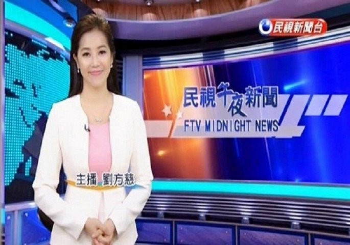 Vẻ đẹp trang nhã của nữ MC Trung Quốc khi lên sóng.