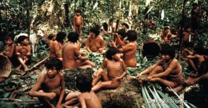 Kinh hai hu tuc an tro nguoi chet cua bo lac o Amazon