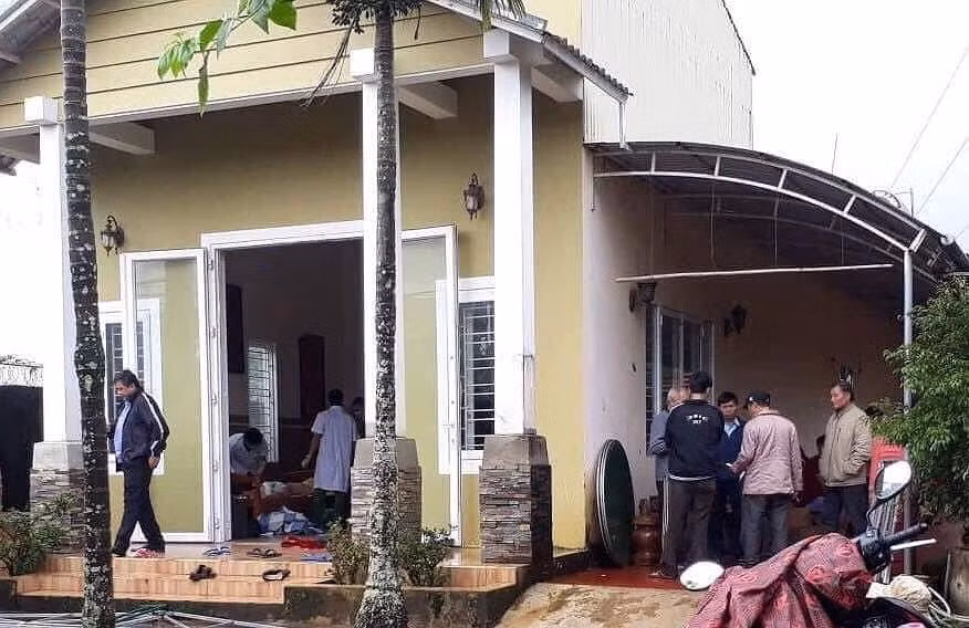 Chan dau o to giai quyet mau thuan, thanh nien bi xe tong chet