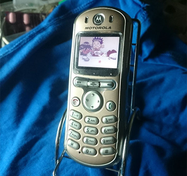 Năm 2002, Motorola E360 là điện thoại đầu tiên của công ty sở hữu màn hình màu.