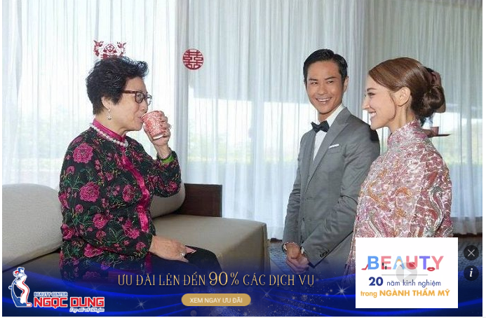 Sáng 12/8, Trịnh Gia Dĩnh - Trần Khải Lâm làm hôn lễ theo nghi thức truyền thống tại nhà riêng. Cặp đôi hot nhất hôm nay dâng trà cho bố mẹ.