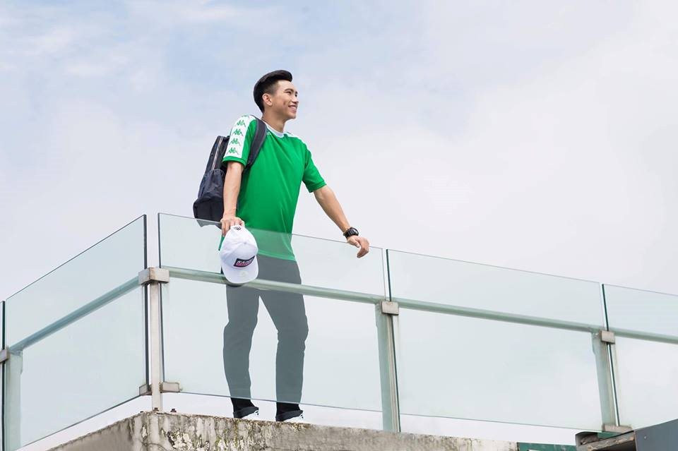 Tại U23 châu Á (Thường Châu, Trung Quốc) chàng trai 19 tuổi do gặp chấn thương nên không thể đá tất cả các trận đấu. Tuy nhiên, anh vẫn khá nổi tiếng nhờ nụ cười tỏa nắng và chiều cao vượt trội của mình.