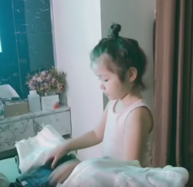 Con gai Elly Tran tiep tuc gay 