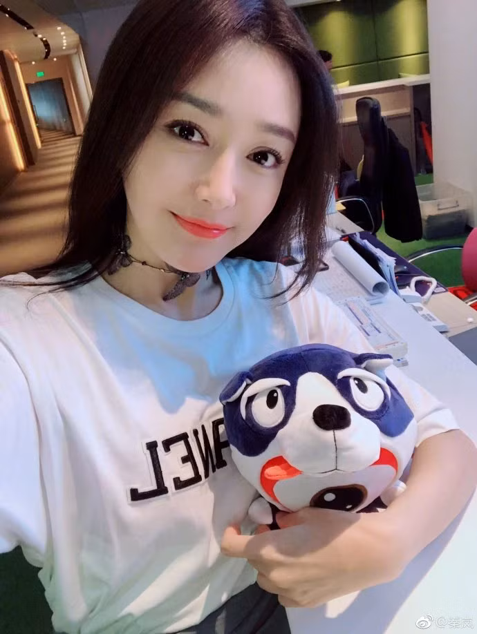 Nhan sac tre trung cua Phu sat hoang hau trong 