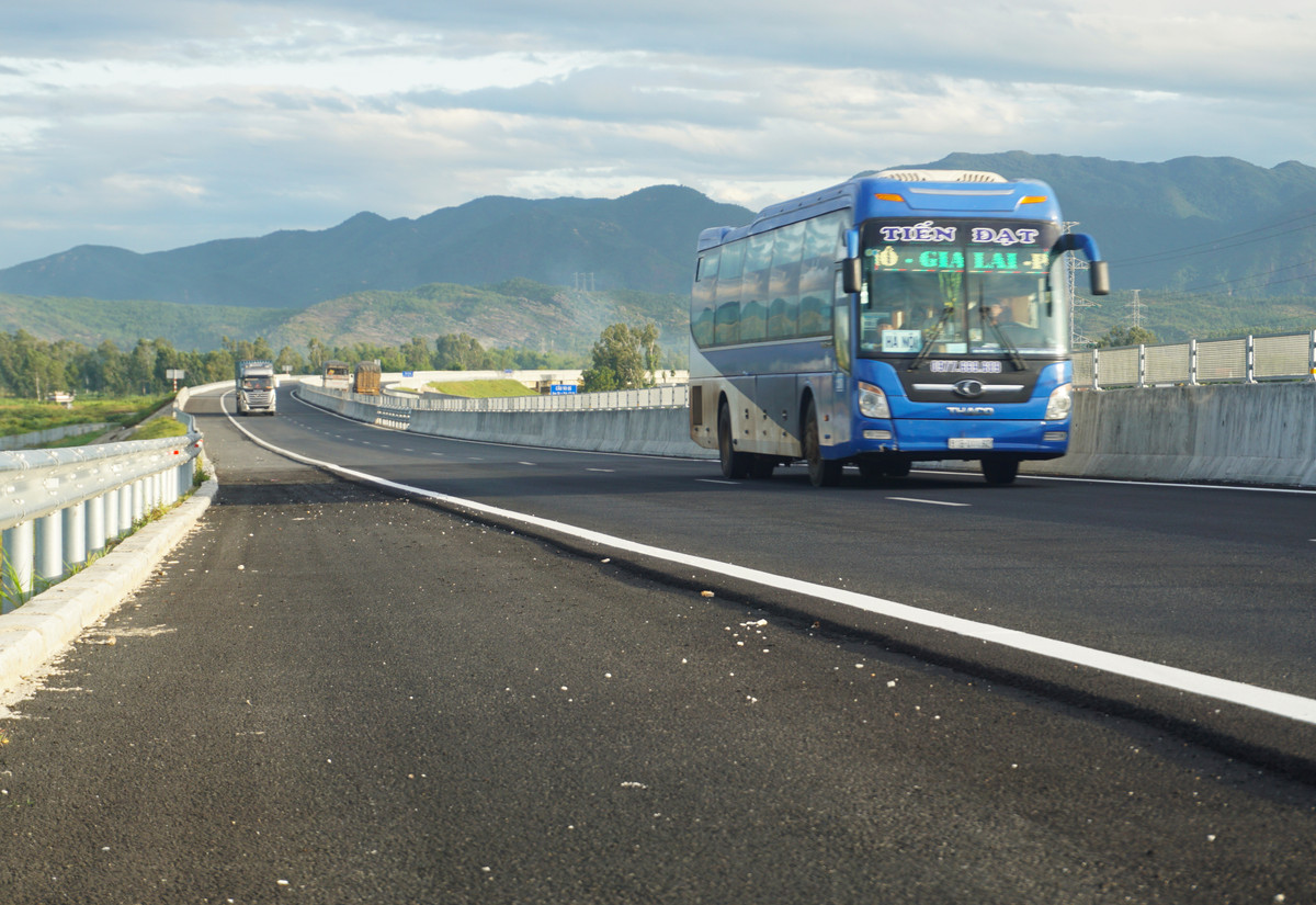 Can canh cao toc 34.000 ty o Mien trung truoc ngay thong xe-Hinh-2