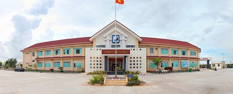 Chong truong phong benh vien dam lai xe trong thuong vi ghen