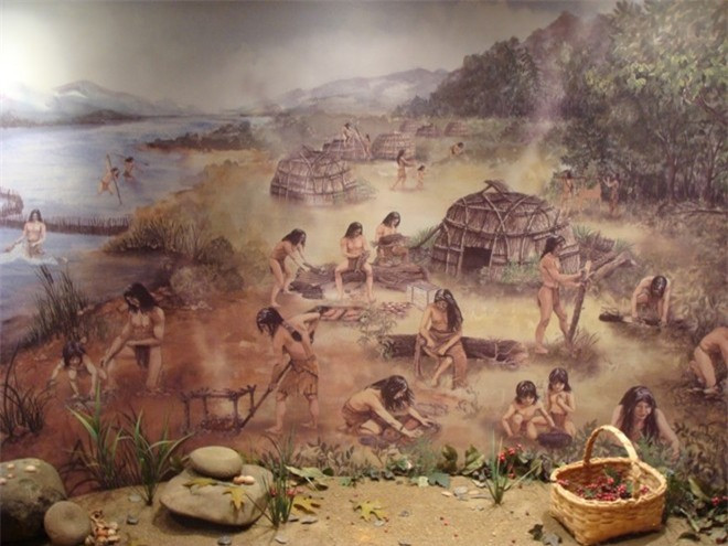 Trải qua ảo giác: Tộc Algonqui buộc các nam thanh niên sử dụng một lượng lớn các chất độc ảnh hưởng tới thể chất và tinh thần, những ai trải qua được nghi lễ này vẫn còn tỉnh táo được coi là đã đủ tư cách làm một người đàn ông thực thụ. Họ bị cách ly trong 20 ngày và ăn một chất gây ảo giác cực mạnh có tên Wysoccan. Chất này đôi khi gây mất trí nhớ, tượng trưng cho việc xóa bỏ những ký ức thơ ấu.