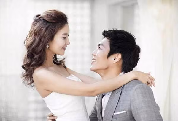 Cuoc song dao lon khi vo bong tro thanh... hot girl