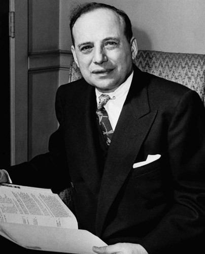 7. Benjamin Graham sinh năm 1894, mất năm 1976, được biết đến như "Cha đẻ của đầu tư hiện đại". Benjamin Graham là người cố vấn của Warren Buffett.