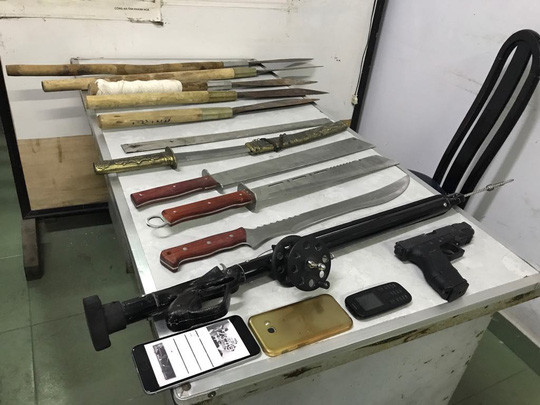 60 thanh niên hỗn chiến, ném bom xăng ở Khánh Hòa 60 thanh nien hon chien, nem bom xang o Khanh Hoa