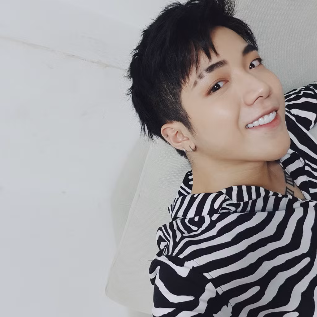 Thành Thỏ từng dính tin đồn hẹn hò với diễn viên Hạ Vi.