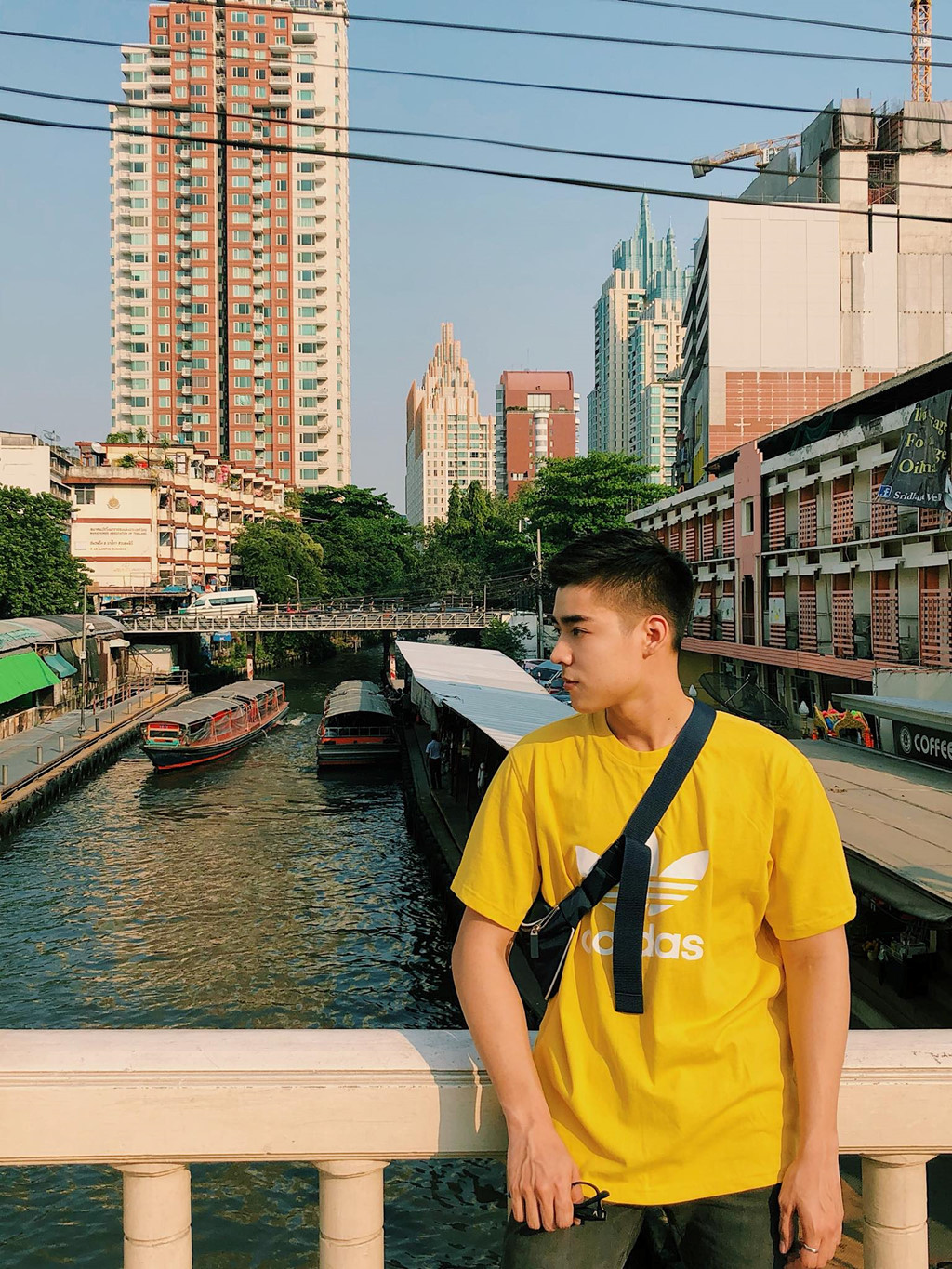 Minh Hoàng có phong cách ăn mặc thu hút.