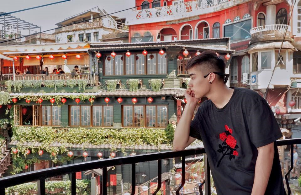 Hình ảnh của Minh Hoàng khi bất ngờ nổi tiếng và hiện tại.