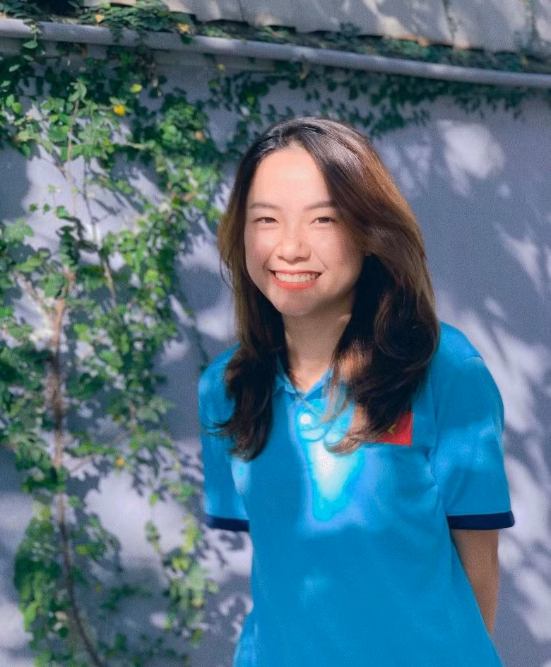 Được biết, hiện "ngọc nữ bóng đá" này là cầu thủ thuộc CLB Bóng đá nữ Hà Nội. Trước đó, người đẹp tốt nghiệp trường Đại học Thể dục Thể thao Từ Sơn - Bắc Ninh.