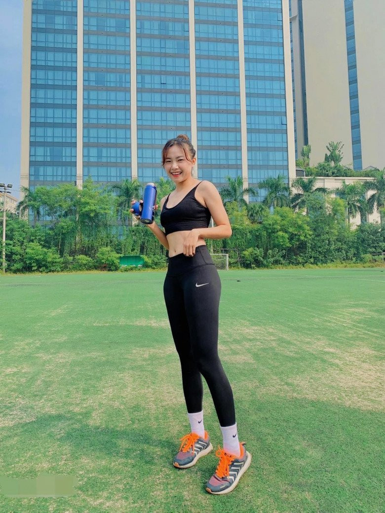 Nguyễn Thảo Anh chơi ở vị trí hậu vệ phải, cô từng được HLV Mai Đức Chung triệu tập lên đội tuyển nữ Việt Nam nhưng chưa để lại nhiều dấu ấn.