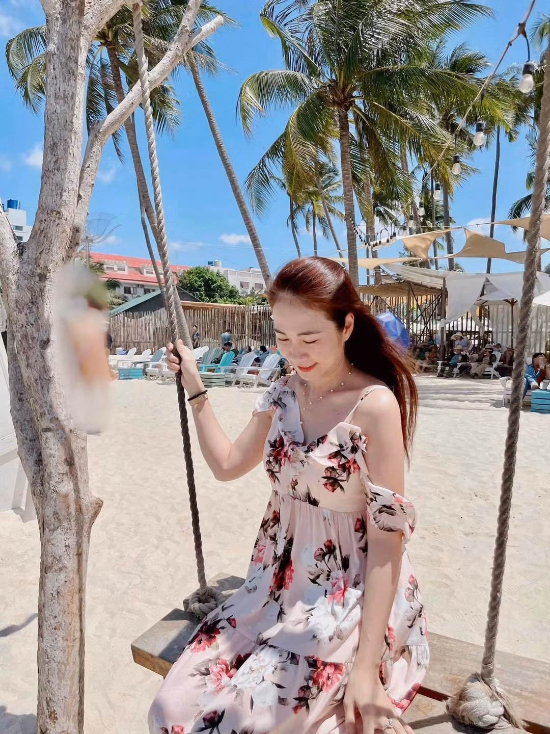 Dù là mẹ của hai người con lại luôn bận rộn với lịch trình công việc dày đặc nhưng khi xuất hiện Thanh Thảo Hugo khiến khán giả xuýt xoa bởi sự trẻ trung, xinh đẹp.