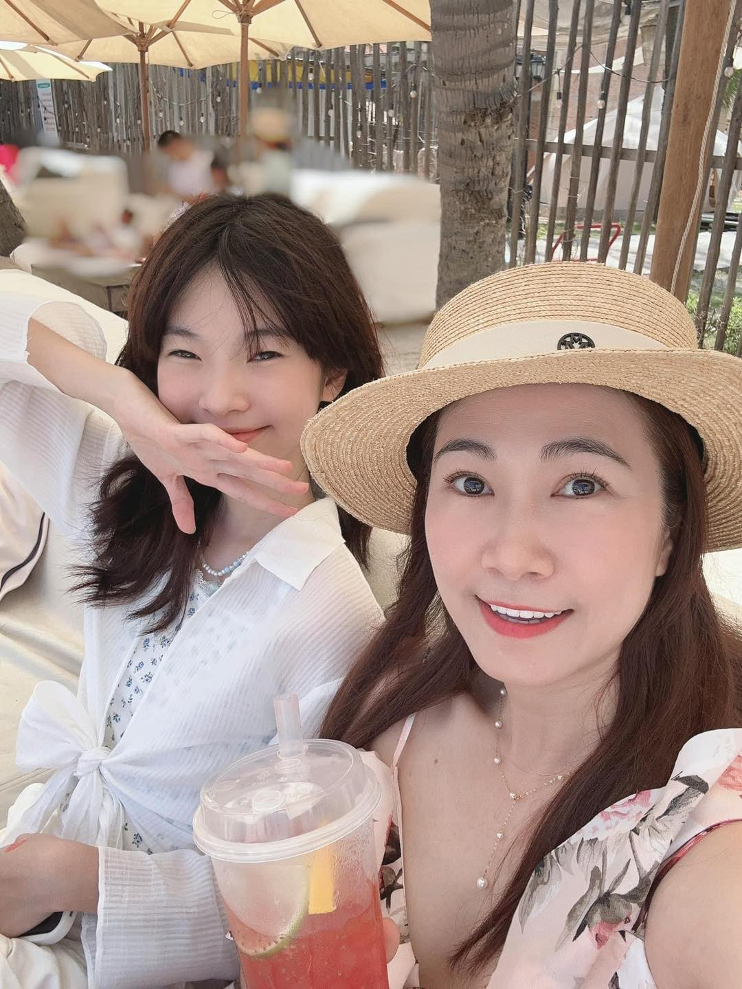 Không chỉ sở hữu sự nghiệp phát triển, cô còn có một tổ ấm hạnh phúc cùng ông xã doanh nhân Thái Kim Sơn và 2 con.