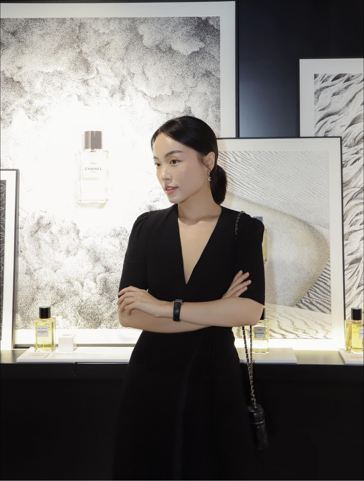 Trên trang cá nhân của mình, cô nàng thường xuyên cập nhật những hình ảnh vi vu khắp nơi cả trong và ngoài nước.