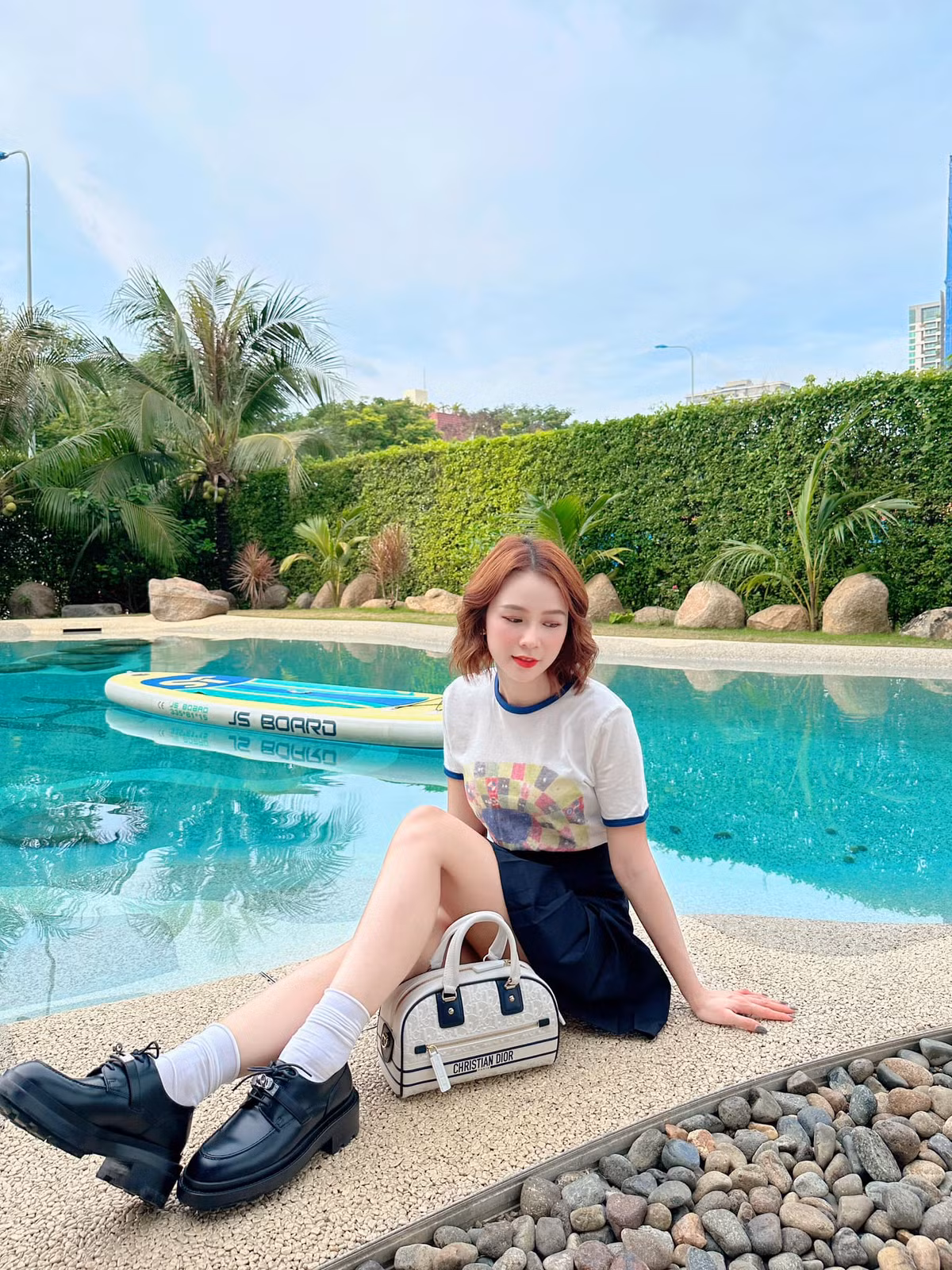 Sam tham gia showbiz với nhiều vai trò như MC, diễn viên, người mẫu. Nhờ chăm chỉ và "đắt show", cô sớm sở hữu khối tài sản đáng mơ ước.