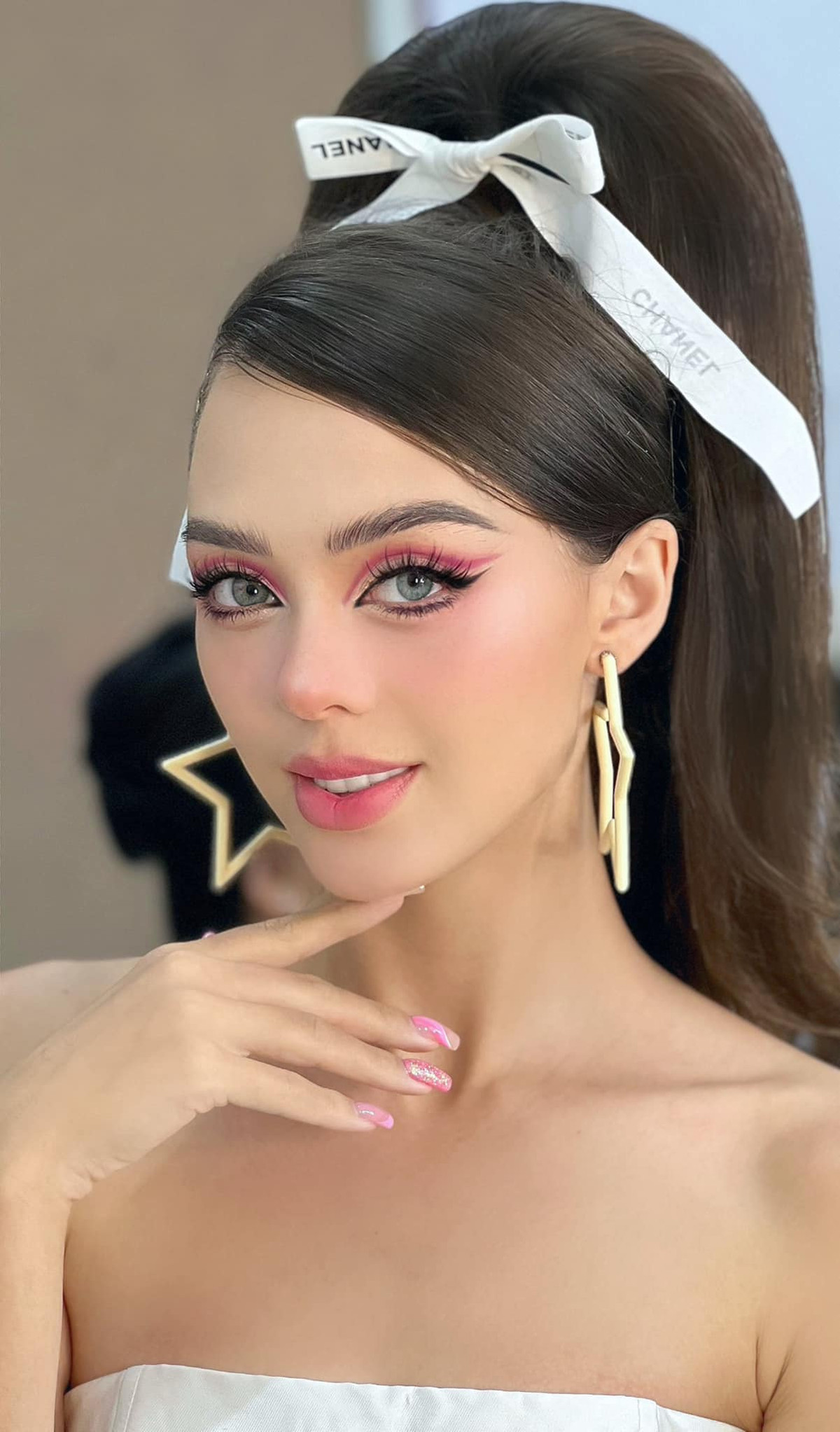 Theo chia sẻ của Dianka, cô đã cố gắng tập luyện ngay khi mới từ bệnh viện trở về, chỉ sau 1 tháng cô có thể mỉm cười với hình ảnh phản chiếu của bản thân trong gương.