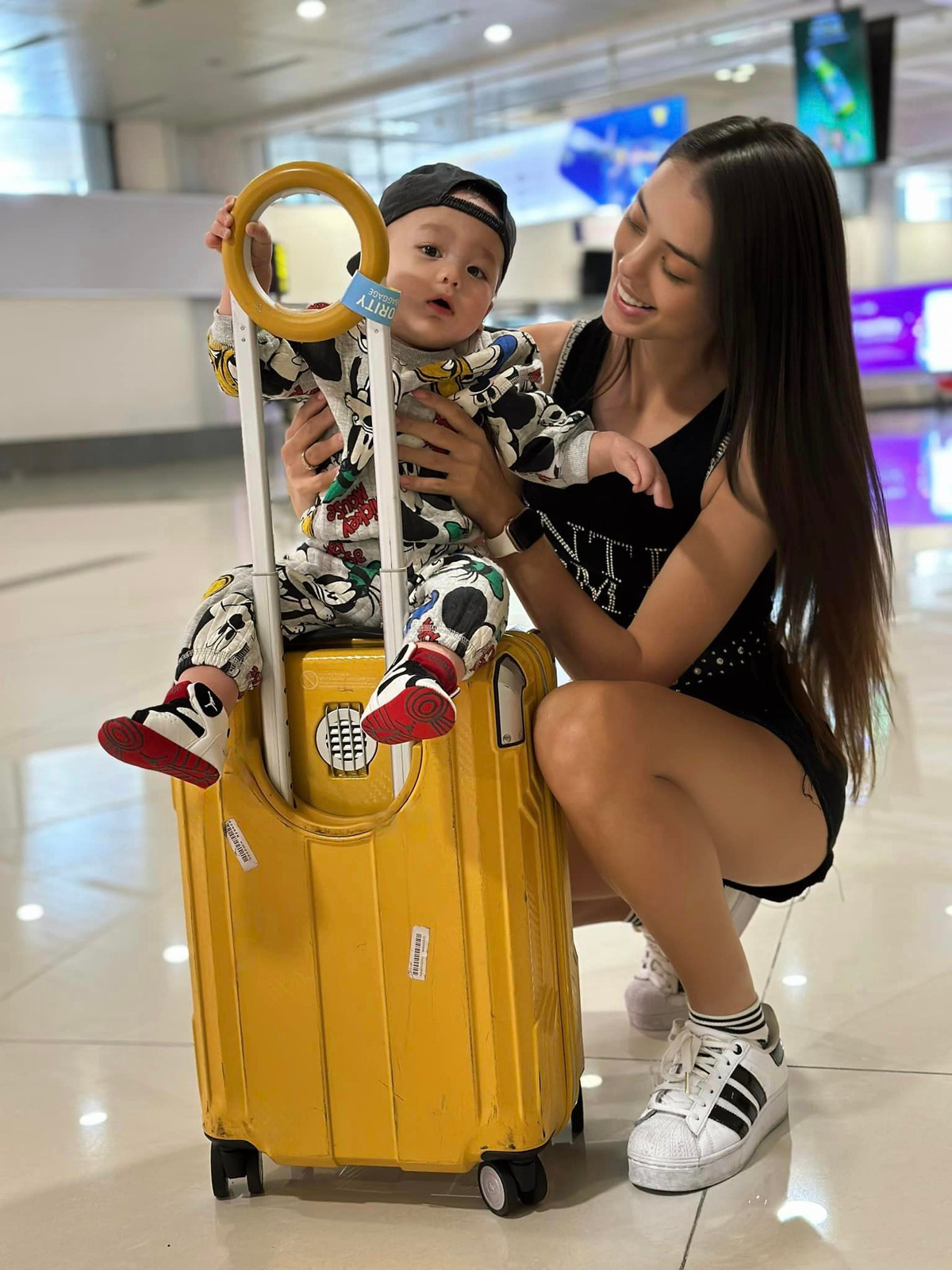 Việc làm mẹ dù có phần ảnh hưởng đến việc chăm sóc sắc đẹp của bà xã Bùi Tiến Dũng, tuy nhiên, bà mẹ bỉm sữa vẫn làm bao người thán phục với nhan sắc của mình.