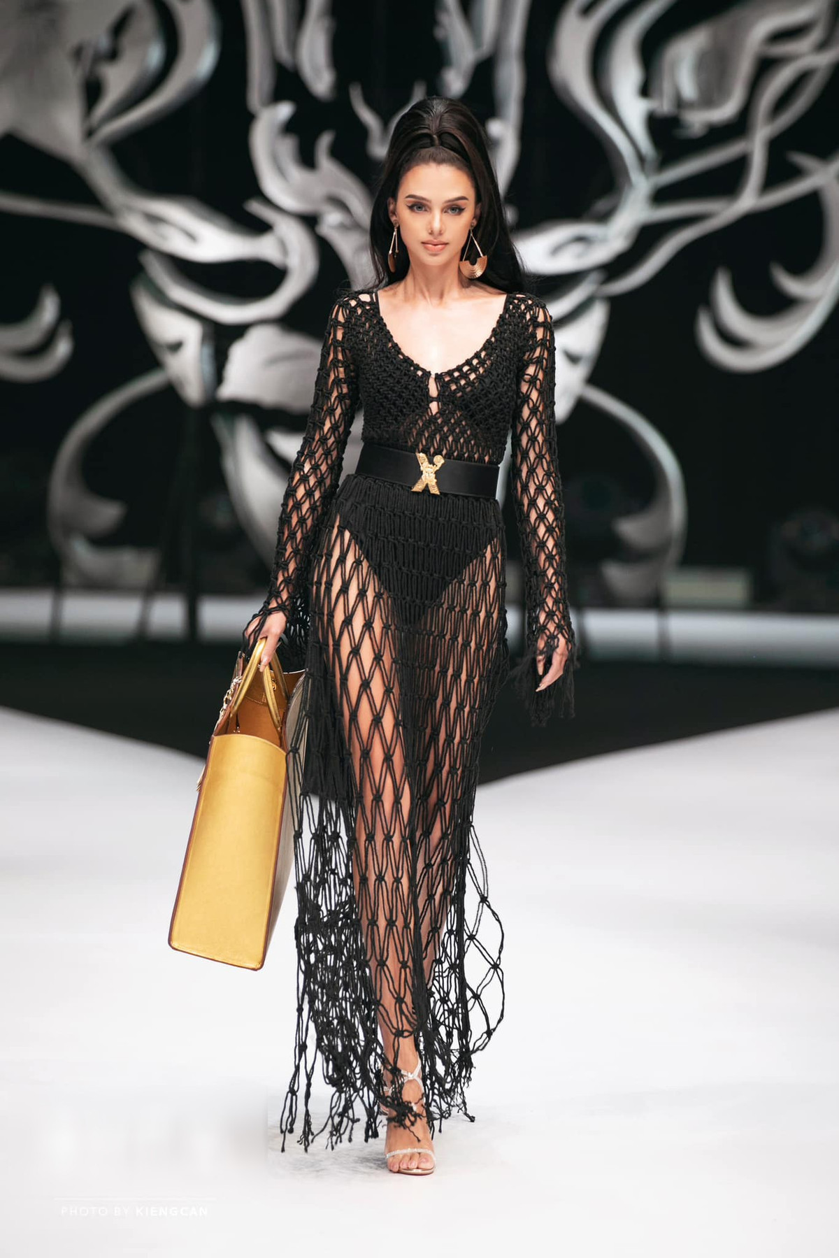 Được biết, nàng WAG đã giảm tới 13 cân ngay sau khi sinh con để lấy lại vóc dáng và trở lại với công việc người mẫu như hiện tại.