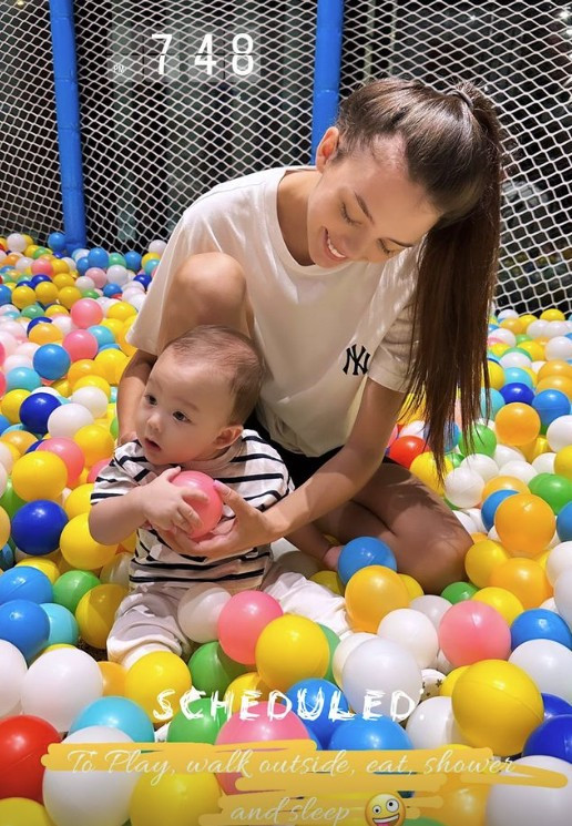 Nhờ chăm chút vóc dáng nên vợ Tây Bùi Tiến Dũng nhanh chóng lấy lại sắc vóc.